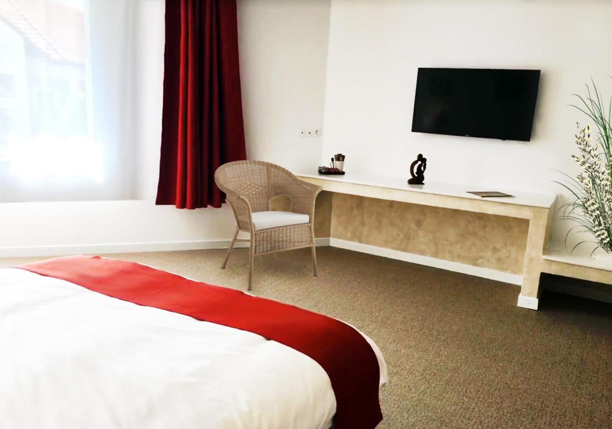 Csiki Hotel Миеркуря Чук Екстериор снимка
