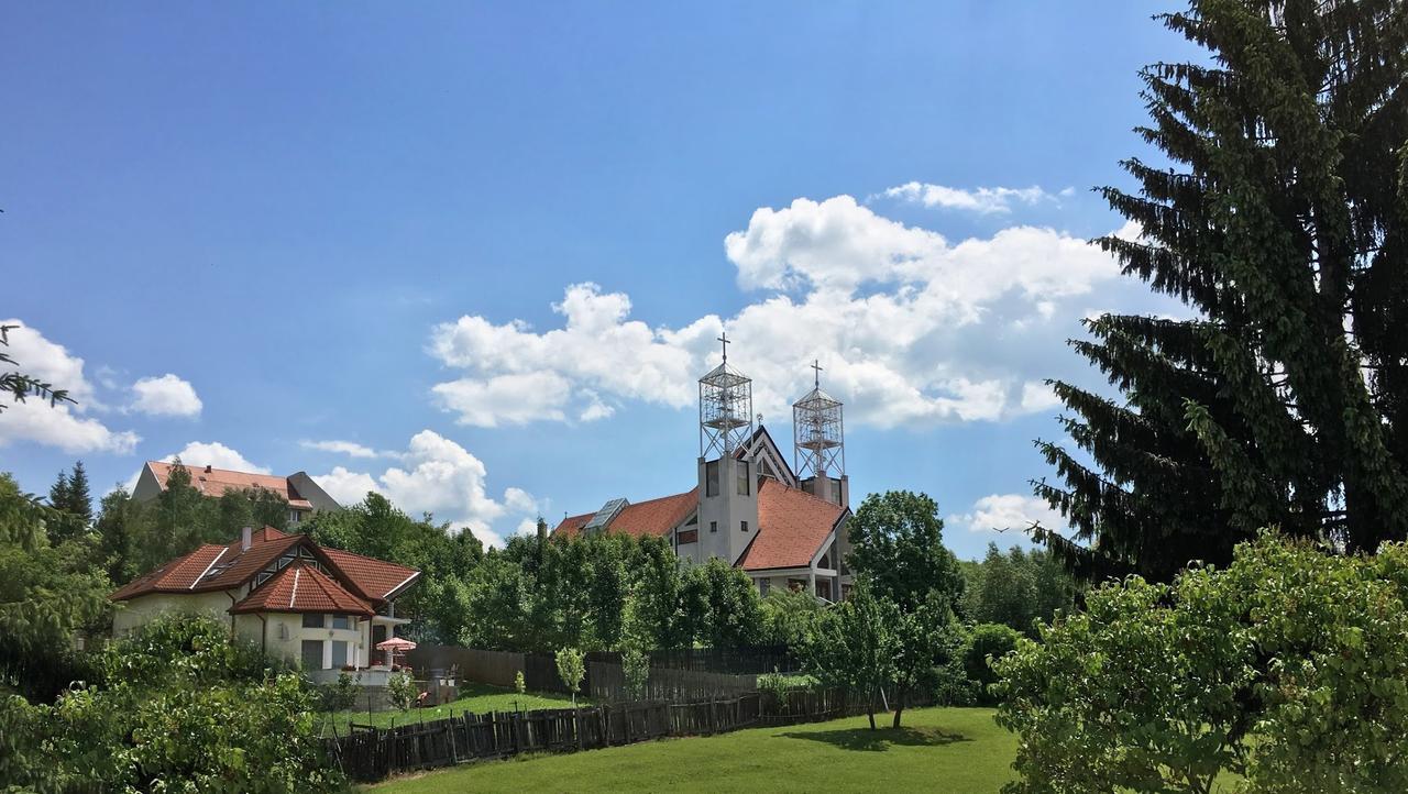Csiki Hotel Миеркуря Чук Екстериор снимка