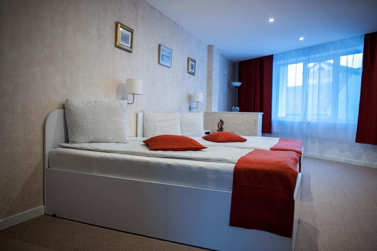 Csiki Hotel Миеркуря Чук Екстериор снимка